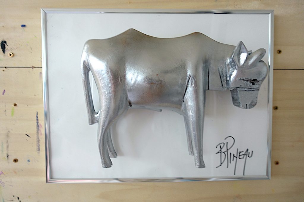 N019H41C Vache Prière