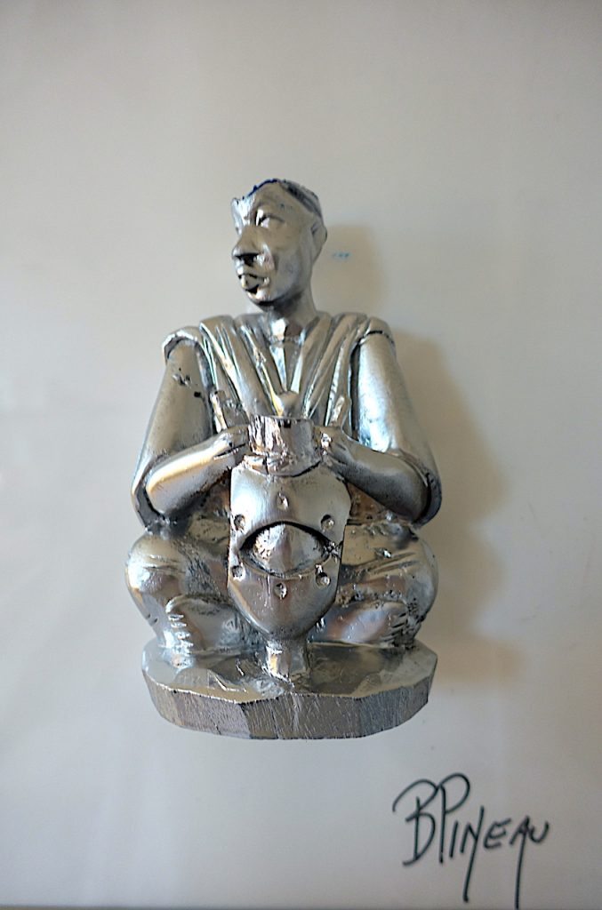 N024H41 Tambour Prière ---===--- Par le rythme du tambour et par la répétition jusqu’à épuisement, l’officiant cherche l’état de transe. Dans certaines religions, la répétition de prières qui s’assimile à des mantras, permet parfois d’atteindre cet état de transe.