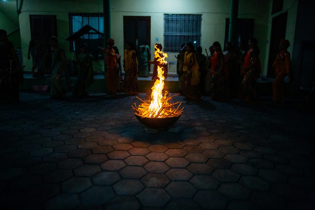Feu sacré : la dimension spirituelle et sacrée du feu